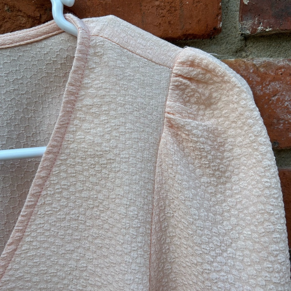 Tuckerneck Peach Pink V-Neck Bell Sleeve Blouse XS - Picture 6 of 7